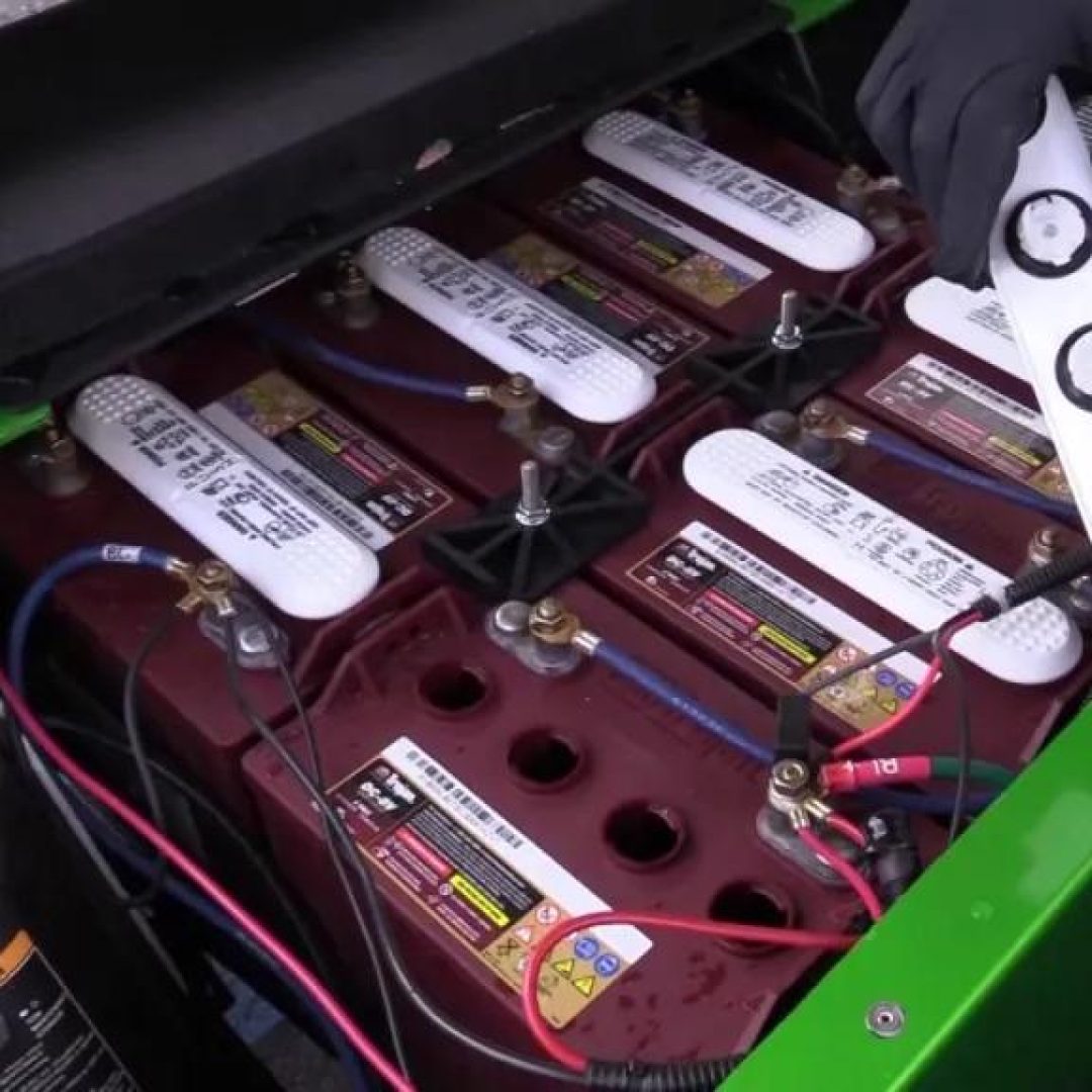 GOLF CART WITH TROJAN battery(1)